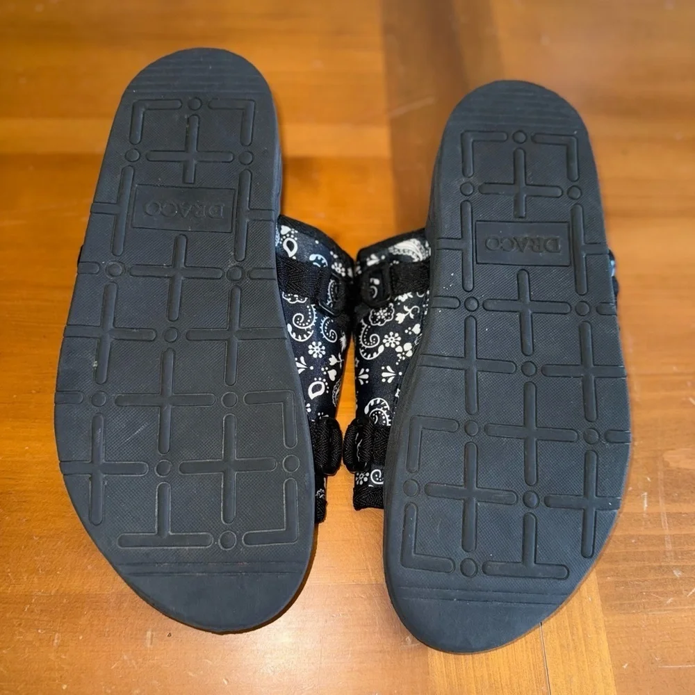 Draco Slides Bandana Mens 11/12 Black White Adjustable Strap Comfort Casual Luxe